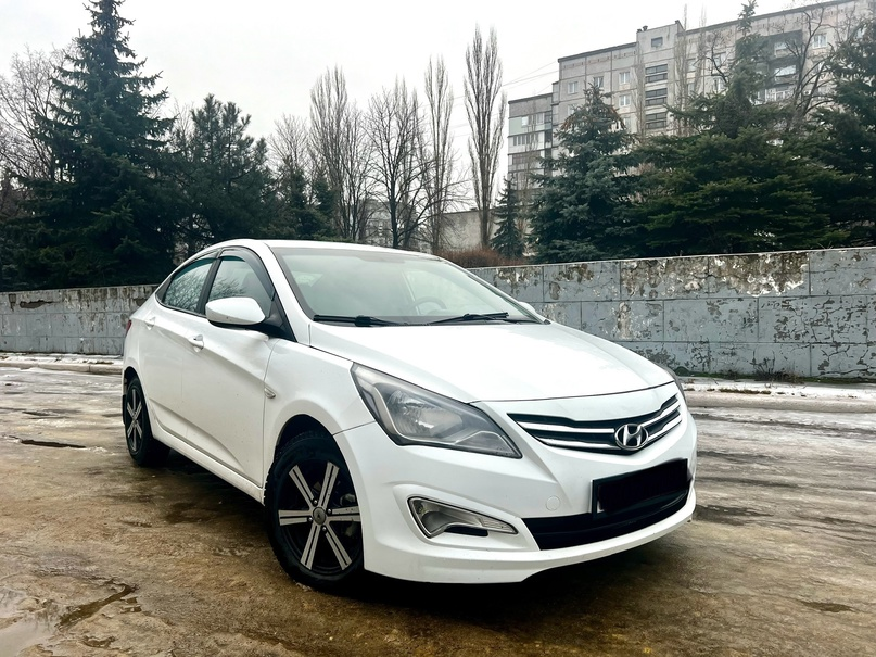 Продам Хендай Солярис 2014 г. / Обьем 1.6. / коробка Автомат 3 владельца / Пробег 165000 т./учет местный Состояние отличное !!!работает абсолютно все. Комплектация: Мульти руль,4 стеклоподъемника, Кондиционер ,эл.Зеркала , подогрев зеркал ,подогрев сидений , обогрев зоны Дворников, музыка штатная,свет везде ксенон. Резина зимняя ,Все работает исправно. Я владелец , переоформление Без проблем! Г. Алчевск Тел: +79595078308 Цена - 870 Тыс. Рублей Комментарии не читаю , пишите в личное смс или звоните .