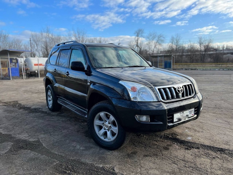Продам свой TOYOTA LAND CRUISER PRADO 120 Двигатель: 3.0D turbо(расход город 12,трасса 9) экономичен и по шустрее чем-2.7 -Коробка АВТОМАТ надежная,не убиваемая как и сама проверенная временем машина -Привод полный -Пневмо-подвеска,машина очень мягкая,работает всё! -20 тысяч назад поменян ГРМ, масла,фильтра абсолютно везде где только можно по мануалу Недавно поменял масло в ДВС (toyota)+фильтра -Пробег 160 000км,официал -Экология на месте! Ездили дом-работа-дом В машине никогда не курили,бережное отношение - android магнитола -навигатор -задняя камера -парктроники задние - Led лампы хорошие ближний,дальний,туманки,салон 2 комплекта ключей,ковриков,шторка 2 компл резины на дисках - Защита двигателя,коробки -электро-пакет -подогревы сидений,зеркал -климат -регулировка фар -круиз-контроль -кожаный салон,люк -6колонок+саб приятно звучит (НА ФОТО МАШИНА ПОСЛЕ МОЙКИ) Осмотр г.Луганск +7 959 27 50 999 Цена 2 650 000 Торг уместен