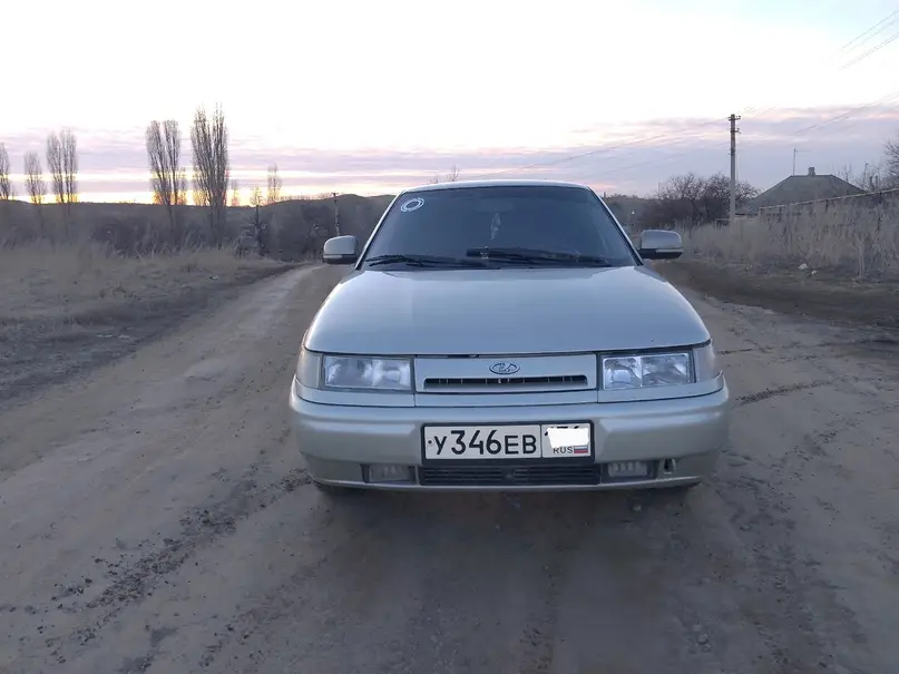 Продам авто ВАЗ 2110 2006г. 180.000т.км, автомобиль в очень хорошем состоянии делать не чего не нужно от слова СОВСЕМ, Европанель, мотор 8клапаный тянет отлично масло не ест, кпп не вылетает, ходовая часть не стучит недавно перебралась, АКБ новый, лонжероны дно пороги неза дверей отлично, арки неза дверей без рыжиков пыжиков,салон орпятный, чехлы, EVA-коврики, музыка магнитола Piooner пара колонок, документы в полном порядке на учëт становится, резина зима+лето R14 на лето хватит с головой отдам с машиной, цена 300'000₽ ТОРГ!!! +79595484353.