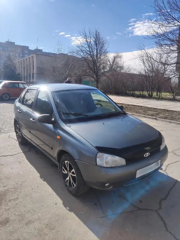 Продам Калину. Пробег 149 000. МАКСИМАЛЬНАЯ КОМПЛЕКТАЦИЯ. Оригинальный ПТС. Год: 10.2008. Двигатель 1.4, 16V. 2 комплекта ключей. Автомобиль в очень хорошем состоянии. Дно, пороги, лонжероны, стаканы целые без гнили. Двигатель, коробка, ходовка вложений не требует, все работает как надо! По электрике также все работает. Хорошая шипованная резина. Чистый, не прокуренный салон. Неплохая музыка. - Кондиционер - ABS - 2 подушки безопасности (Airbag) - подогрев сидений - подогрев заднего стекла - подогрев зеркал заднего вида - электрорегулировка зеркал заднего вида - электрический усилитель руля - 4 электростеклоподьемника - центральный замок - сигнализация Машина чистая, любое переоформление (Помогу/проконсультирую) Цена: 435 000 р. Осмотр Алчевск. Обоснованный торг у капота. Телефон : +7 959 234 14 00 (если нет связи, пишите на этот номер в Telegram, всегда отвечу) или в лс.