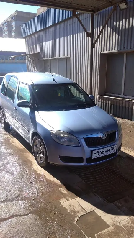 Продам Skoda Roomster 2008 года ПТС Я хозяин, Родной Пробег 257 000 км Самое надёжное решение двигателя и коробки МКПП ДВС 1.4 и 5МКПП -электроусилитель руля; -Кондиционер; -Подогрев сидений; -Эл. зеркала; -Эл. стеклоподъёмники вкруг; -Аux; -USB; Задний ряд сидений Трансформер, можно как сложить, так и просто убрать как чемоданчики. Вместительный автомобиль как для семьи, так и для работы. Зимняя и летняя хорошая резина в комплекте. Цена 730 т.р. Алчевск. +7 9592830510 Евгений.