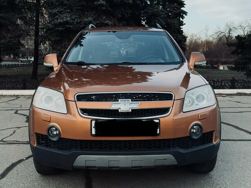 Продам Chevrolet Captiva LT 2008 года.1 хозяин с авто салона родной пробег 175 тысяч , сервисная книжка 2 ключа Полный привод 4WD ,Обьем 3.2 ,автомобиль не битый, не крашен,100% любые проверки даже бампера не крашены, заводские, бирочки все герметик. Родные не чего не снималось не крутилось все в родне полностью, обслужен, двигатель идеален. коробка идеальна, ходовая идеальна, авто без вложений. Стекла все родные, состояние идеальное. В максимальной комплектации кожа, полный, стеклопакет электро, регулировка сидения, климат контроль, электро направление зеркал с подогревом и складыванием. система курсивной устойчивости ; Система динамической стабилизации (ESP) ;анти букс :анти занос :система помощи при спуске АБС ГУР . мульти руль ,подогрев сидений/подогрев заднего и лобового стекла . Поддержка ручного переключения передач с понижайкой Омыватели передних фар, датчик света /датчик дождя. Электропривод багажника .центральный замок, сигнализация, 6 подушек безопасности. круиз контроль, задние парктроники, премиальная музыка ( 8 колонок). зеркало заднего вида с авто затемнением. колеса R17,С документами полный порядок еще детальней по телефону +7959-278-3656 также телеграмм +7906-429-5846 Цена 1 миллион100 торг