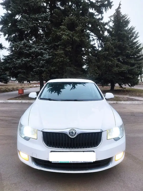 Skoda superb (2012г.) Автомобиль без ДТП,все стекла заводские,Кузов в родном окрасе. Пробег 232 тыс.км. Двигатель 1.8 turbo (работает отлично,на пробеге 225 тыс км была замена цепи) Коробка классический японский автомат (листает идеально,3 тыс км. назад была полная замена масла) Двухзонный климат контроль,обогрев сидений передних и задних, обогрев переднего и заднего стекла , мульти-руль, память сидений, парктроники перед и зад. Приятный салон,зимняя резина , летняя в комплекте. Цена 1млн225руб+торг. Юридически чиста, оформление в МРЭО. +79493149054