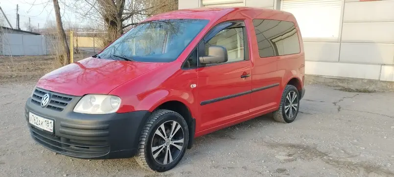 Продам Volkswagen Caddy 2010 г.в Мотор 1,6 бензин МКПП (механика) Пробег 280 000км Заводской пасажир, ходовая обслуженна, мотор в полном порядке, коробка в порядке, чистый и опрятный салон, печка греет, кондиционер работает заправлен, кузов без рыжиков и тд. резина зима, с документами все в порядке, переофлрмление без проблем. Цена 930 000р торг Осмотр г. Стаханов Тел. +79595043904