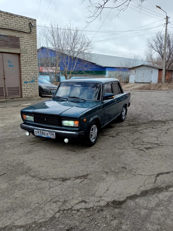 Продам ваз-2107 2000 года в хорошем состоянии вложения не требует ходовая двигатель коробка без нарекания пятиступка стоит хорошая музыка Четыре динамика сигнализация центральный замок резина зима кнопка багажника открывается ксенон машина в достойном состоянии без Рыжиков без ржавчины днища пороги целые с документами полный порядок любое переоформление стоит газовое оборудование газ бензин номер телефона +7 959-29-560-64 реального покупателя торг 235