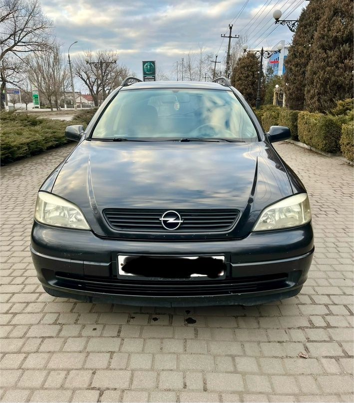 Продам Opel Astra Caravan Универсал . 2002 год Состояние отлично !! Не гнилая ,дно пороги все целое . Кузов оценкованый . Двигатель работает отлично , Коробка не хрустит ,не выбивает . Ходовая перебералась. Комплектация :ГУР,два стеклоподъемника,Кондиционер ,подушки безопасности ,АБС.ВСЕ РАБОТАЕТ ! Комплектация полная . Стоит хорошая музыка , Ц,замок . Резина зимняя новая ,R15 Электрика вся исправна . Документы чистые ,любые переоформление . Цена : 405 тысяч рублей . Собственник Луганск ! +79592107003