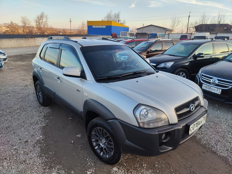 Продам Туксон 2008 год 2.0 дизель Полный привод Автомобиль в родном окрасе в техническом исправном состоянии Два комплекта резины Пробег 200 т км Цена 1.100.000 руб. Г.Луганск детали по телефону +79591668209 Вацап телеграмм +79595122220