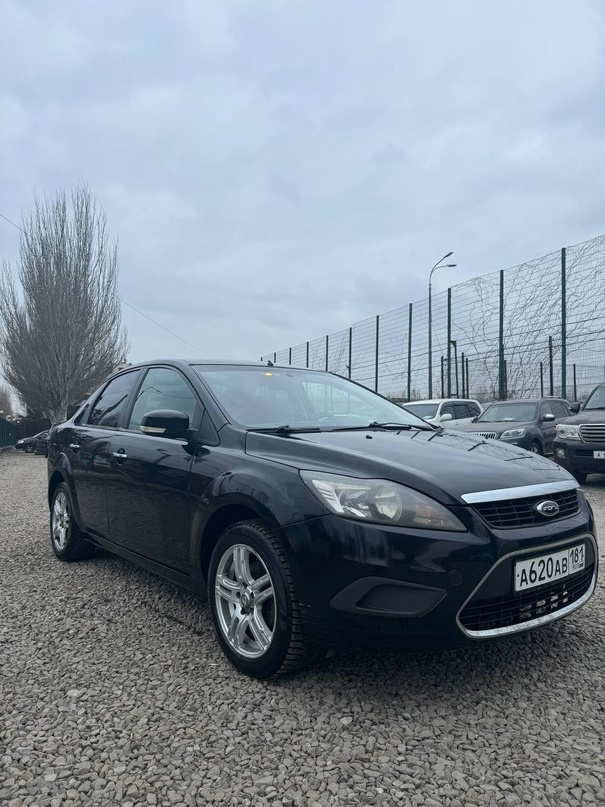 Продам Ford Focus 2 Рестайлинг, 2010 год. Двигатель 1.6 100 ЛС, МКП. Пробег 220.000 км. Из минусов: треснуто лобовое, имеются косяки по ЛКП (машина не новая). Кузов и дно целое. Комплектация: Подогрев сидений Подогрев лобового стекла и боковых зеркал Кондиционер. Цена 670 000 ТОРГ у капота. Г. Луганск. +79591869703 +79591943145