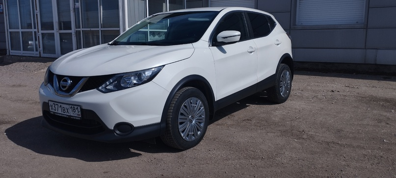 Продам Цена 1 900 000 р Nissan Qashqai 2018 г.в Пробег 91000км Двигатель 2.0 бензин АКПП Отличный комфортный японский автомобиль в красивом белом перламутре, мотор отлично, коробка отлично, ходовка отлично, родной пробег, одно переднее крыло подкрашенно, всё родное, салон чистый и опрятный, по документам всё в порядке. Осмотр г. Стаханов Тел. +79595043904 +79381275450