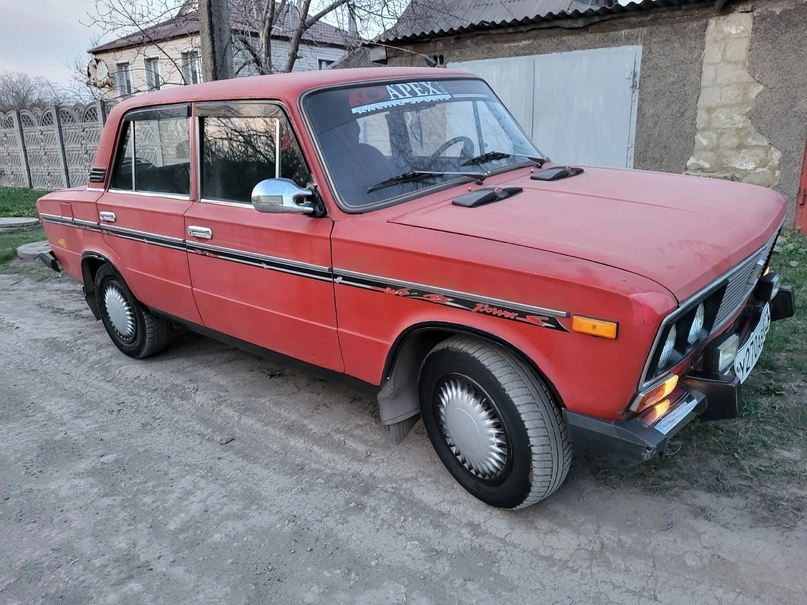 Продам Ваз 2106, двигатель 1500 2103, 1980 года, продажа от хозяина, хорошее состояние, не гнилая вообще. Мотор и ходовая всё обслужено. Музыка стоит,салон ухоженный, сидения с иномарки. Цена 140000 рублей. +79591358748