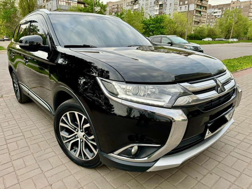 Продам Mitsubishi Outlander 2016 года Полный Привод двигатель 2.0 бензин Сборка Япония 147000т пробега Автомобиль В заводском окрасе! Максимальная Комплектация -Кожаный черный салон -2х зонный климат контроль! -Подогрев Сидений -Подогрев Руля -Подогрев Лобового Стекла -Электропривод передних сидений! -Камера Заднего Вида -Парктроники -Электропривод боковых зеркал со складыванием! -без ключевой доступ -ФАРЫ И ТУМАНКИ LED -Литые Диски р-18 -2 пары ключей -Резина Зима Лето Автомобиль обслуженный полностью, все Стёкла родные ничего делать не нужно, в самой полной комплектации! Колеса R-18 Собственник! Любое переоформление. Тел: +7(959)172-42-96 если связь плохая telegram Цена 2м400т Г.Алчевск