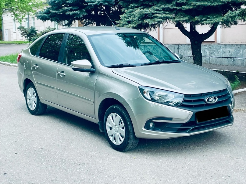 Продам Лада Гранта FL/Liftbek,67000т пробега,2020г выпуска,двигатель 1.6 16кл.Автомобиль в идеальном состоянии,двигатель и ходовая на отлично,авто без ДТП,в родном окрасе,ни одного крашеного элемента,все стекла родные,1 хозяин,имеется сервисная книга,два ключа,два брелка,комплектация: ABS,датчик света,эл.усилитель руля,стеклоподъемники,кондиционер,штатная аудио система,USB,AUX,Bluetooth,сигнализация Starline с автозапуском,2 подушки безопасности,эл.регулировка зеркал,противотуманные фары,детальней по тел.Торг Тел: +7 (959) 557-53-38 г.Перевальск Цена:945000₽