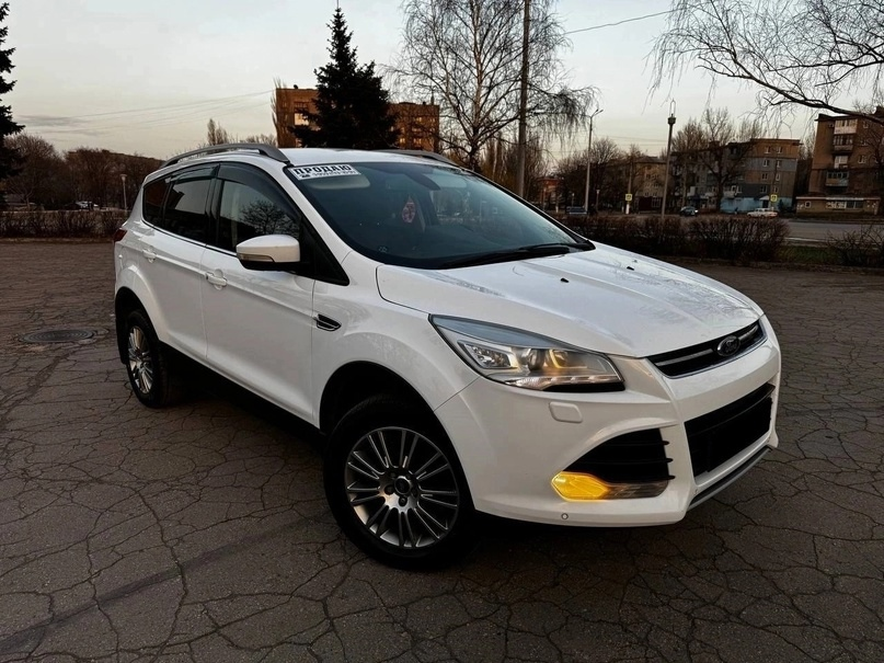 Продам Ford Kuga 1.6 AT 4WD, 2013 (Бензин) 140 000 Пробег (Оригинал) Без ДТП, Вся в родном окрасе, ПТС оригинал. Герметики и заводские точки на месте. Дно, пороги, арки без корозии. Двигатель масло не расходует, работает ровно, не дымит. Коробка без пинков. Ходовка в порядке. Салон в идеальном состоянии. Комплектация "Titanium" - Бесключевой доступ - Старт Стоп - Кожаный салон (комбинированный) - Подогревы сидений - Климат контроль 2 зонный (заправлен) - Круиз контроль - Штатная мультимедиа Sony - Камера заднего вида - Андроид, Навигация, Bluetooth, USB - Все стеклоподъемники - Авто складывания зеркал, подогрев - Электропривод багажника - Автопарковка, парктроники 360 - Датчик свет, дождя - Адаптивные фары, ксенон - Разетка 230v - Омыватель фар - Помощь при спуске, ABS, ESP, AIRBAG - Сигнализация с обратной связью, 2 ключа Документы в полном порядке, без запретов и ограничений, могу присутствовать при переоформлении. Цена 1 500 000 рублей Тел +79591889131