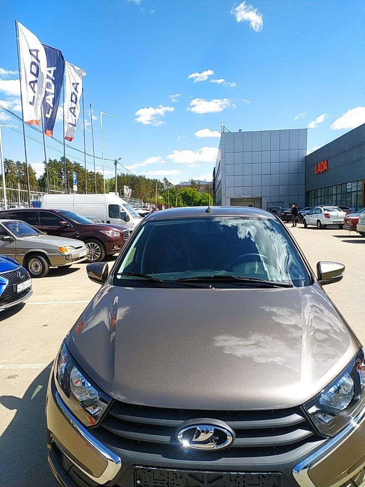 Продам Lada Granta лифтбек 2024г.в новый автомобиль Комплектация Эл.стеклоподьемники Эл.усилитель руля Подогрев сидений Эл.зеркала с подогревом Кондиционер Штатная мультимедиа с поддержкой блютуз Две подушки безопасности Тонировка задних стекол Коврики салон+багажник Сетка в бампере для защиты радиатора Железная защита картера R15 легкосплавные диски Двигатель 16v 106л.с. Цвет кориандр очень эффектно смотрится Авто ждёт нового хозяина Вы будете первый владелец Авто в Красном Луче Тел.+79591610029 Тел.+79595111115 Цена 1.250.000₽