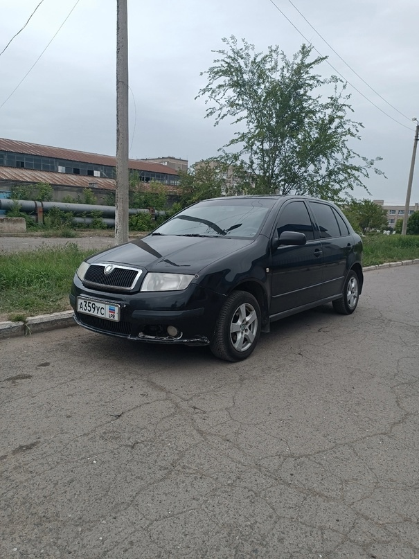 Продам автомобиль в хорошем состоянии,официал , не пригонка мотор 1,2 год 2006 , пробег 227 000 т , км , ходовая мотор , коробка ,все работает ! Стеклоподъёмники, музыка , чистый ухоженный салон. Автомобиль на полном уверенном ходу,сел и поехал ! С документами полный порядок ! Цена 380 000₽ Тел +79591889131