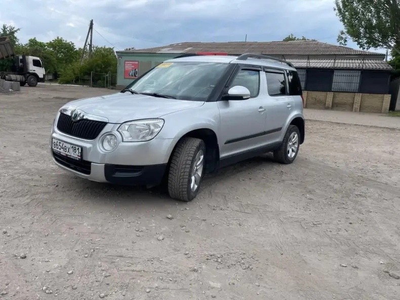 Skoda Yeti 2011г. Двигатель в отличном состоянии1.2турбо коробка 6ст. Родной пробег 125т.Авто в родном окрасе без ДТП!вложений не требует! Климат контроль,круиз контроль,эл.зеркала,датчик дождя и света,подогрев сидений,литые диски r16 резина г.Алчевск цену в лс узнавайте +79592234695:+79591284675