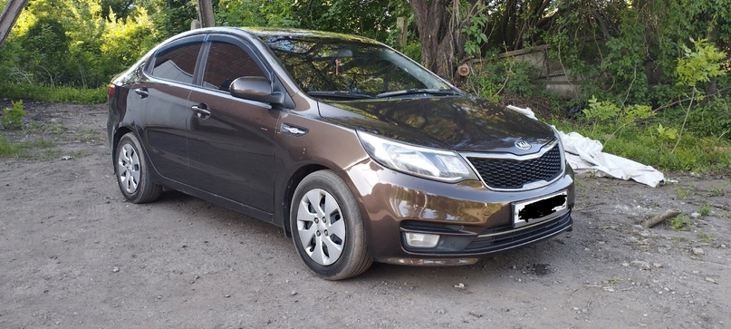Продам Цена 1 100 000р торг Kia Rio Год 2015 Пробег 257 000км (родной) Двигатель 1,4 АКПП (автомат) Не такси не каршеринг, 2 хозяина, косметический окрас 3 деталей, не чего серьёзного , по тех части всё в порядке, обслуженно, кондиционер холодит, печка греет, всё светиться моргает, музыка хорошая, документы в порядке. Осмотр г. Стаханов +79595043904 +79381275450