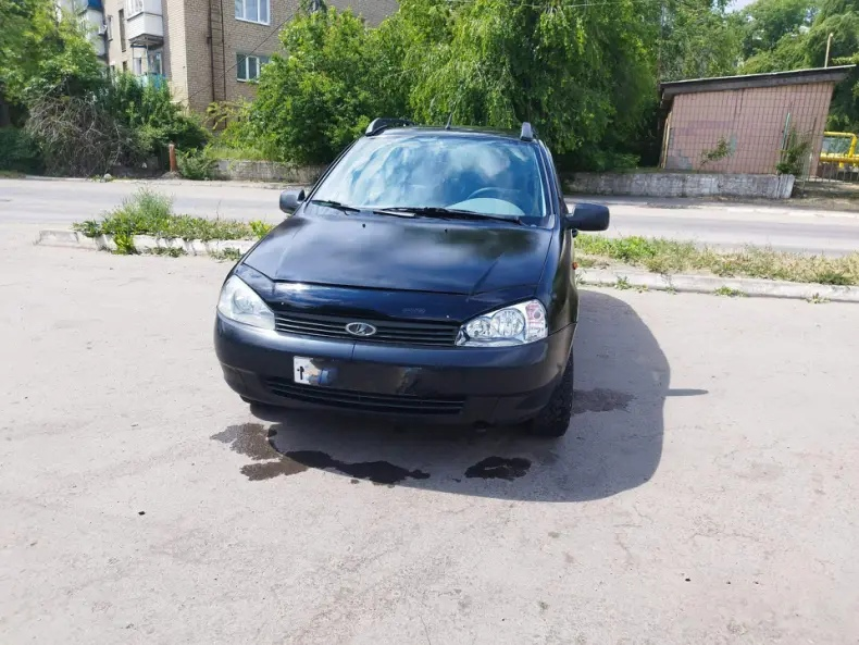 Продам Лада Калина Универсал 2011г. Кузов целый, пороги и дно живые. Мотор работает ровно, не дымит не троит, каждый день машина на ходу, все обслужено, вложений не требует. Комплектация: - ЭУР - Кондиционер (заправлен работает) - ABS - Обогрев сидений - Обогрев стекла - Стеклоподемники - Центральный замок (сигнализация) - Регулировка руля - Подушка безопасности В машине техническая часть работает без проблем Осмотр Краснодон Тел. +79592331601 (телеграмм ватцап)