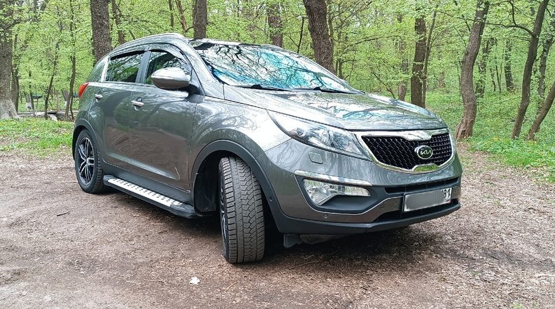 Продам Kia Sportage 3 2012г. 138т.пробег . максимальной комплектации, полный привод , панорамная крыша, система start-stop, бесключевой доступ, колёса R18, ассистент парковки, кожаный салон, ксенон, омыватель фар, диодная оптика, подогрев всех сидений, климат контроль, круиз контроль, 2din магнитола, заводской саб, ходовка в порядке. Была замена цепи ГРМ, цепь маслонасоса, успокоители, башмаки, масло двигатель, коробка, тормозные колодки ! Цена 1.850.000 +79592034201