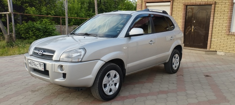 Продам Цена 1 100 000 р Hyundai Tucson Год 2007 Пробег 216 000км Мотор 2,0 МКПП Привод передний В отличном состоянии, не чего делать не надо, резина новая, всё светится крутится, с документами в порядке. Осмотр г. Стаханов +79595043904 +79381275450