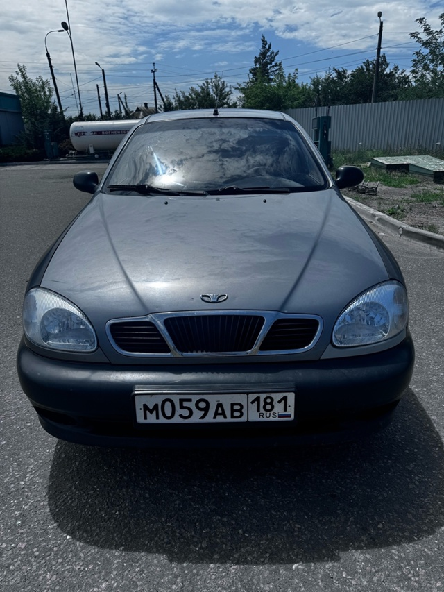 Продам daewoo lanos 1.5 16клп.сигнализация, центральный замок, музыка 4 колонки газ пропан местный учет. Крылья менял от срока службы лежат в гараже могу показать . Ходовая вся новая . Не ГНИЛАЯ. По факту второй владелец. Покупалась в Луганске.не Российская. 350т. 89592606688