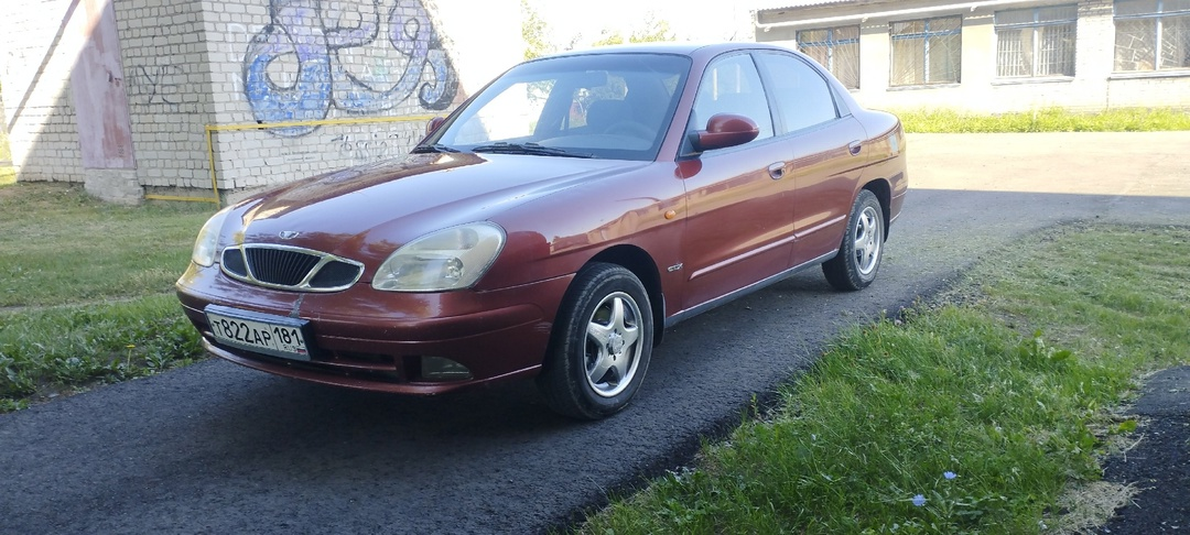 Продам Daewoo Nubira, 2002 год, мотор 2.0 механика, по ходовке всё хорошо, всё работает, резина новая, документы в порядке, смотреть в Стаханове ,цена 350к торг у капота+79595043904