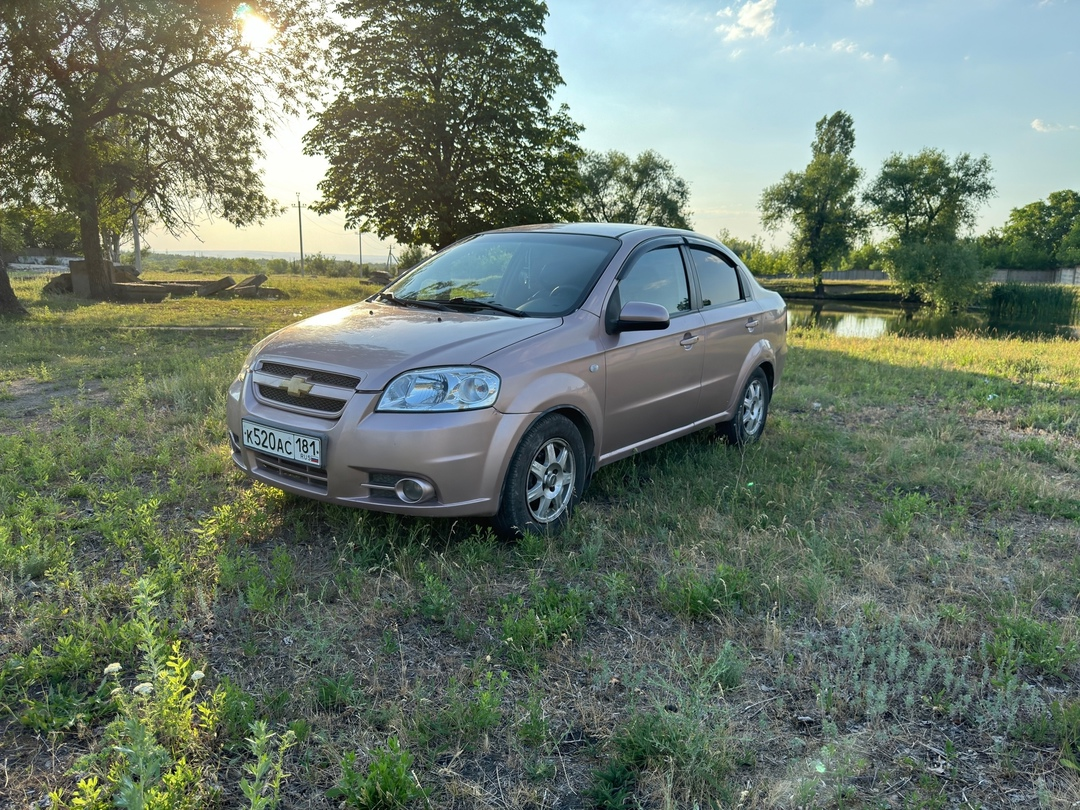 Продам Chevrolet Aveo T250. 2008 год выпуска. 182 тыс пробега. Машина местная, не пригон. Ездила девушка. Двигатель 1.6 16ти клапанный. Механика 5 ступка. Автомобиль на полном ходу, сел и поехал. Ходовая в полном порядке, перебералась 2 тыс км назад. Весь список всего сделаного и то что менялось предоставлю. По комплектации, Гур, АБС, эл подъемники, сигнализация двух сторонняя, камера заднего вида. Хорошая летняя резина на титанах. 455 тыс руб. Стаханов. +79595314952