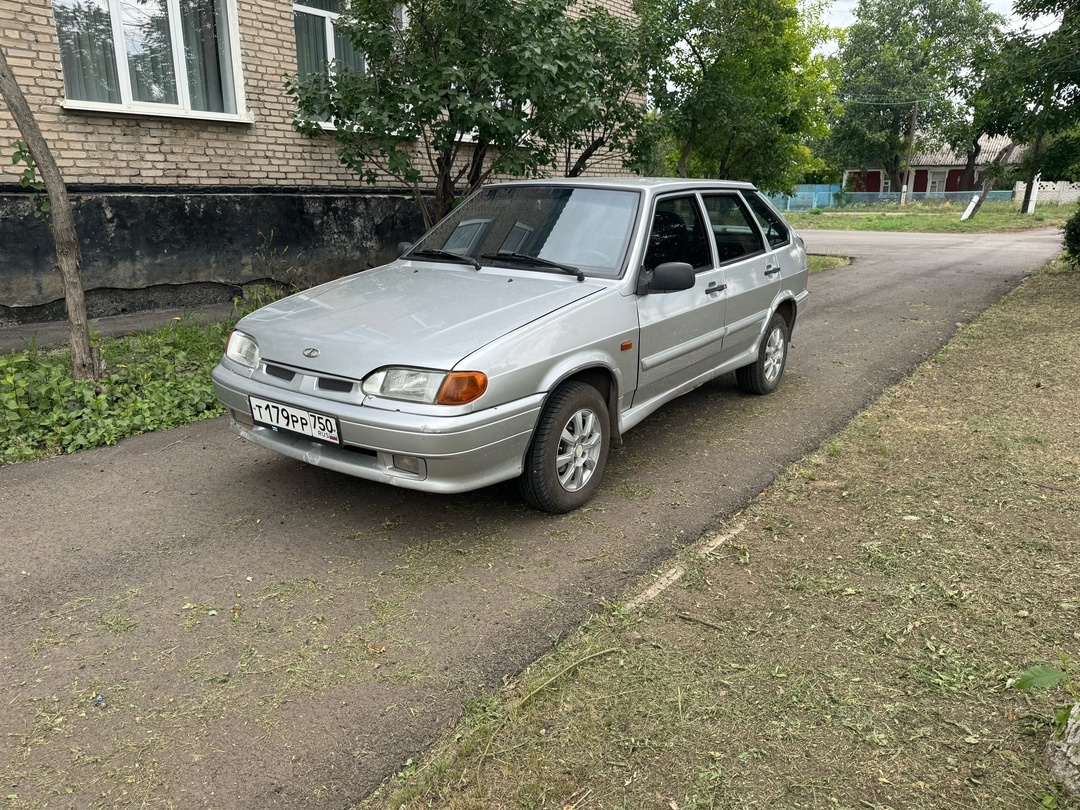 Продам ВАЗ 2114, 2008 год, двигатель, кпп, ходовая часть без единого нарекания, по кузову все в порядке, местами есть моменты по лкп. Не гнилая. Новая резина, новый АКБ. Документы все на руках, переоформление без проблем. 265 тыс руб. Стаханов. +79595314952