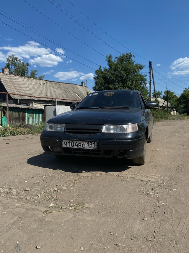 Продам ваз 2112 купе. В хорошем состоянии 2007 года. Дно,пороги балка стаканы все целые. Ходовая в отличном состоянии. Стоят в круг новые стойки. Двигатель масло не ест не дымит. Коробка не хрустит не выбивает. Стоят титаны 15 на хорошей резине. Стоит музыка-пара 20 и пара 16 и твиттера от фирмы мачета. Стоит два усилителя и саб буфер играет достойно. Слон хороший чисты евро торпеда. Машина в круг закодированная. По документам все четко. Могу показать авто теку. Цена 280 тысяч. Номер +79591846552