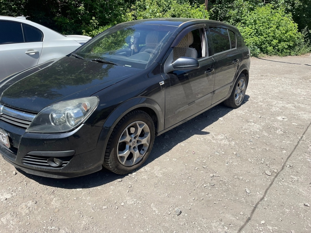 Продам автомобиль ! Мотор 1.6 . Год 2006 . Пробег 174 т км . Автомобиль на полном уверенном ходу,сел и поехал ,чистый ухоженный салон . С документами полный порядок. Цена 550 000₽ Тел +79591889131
