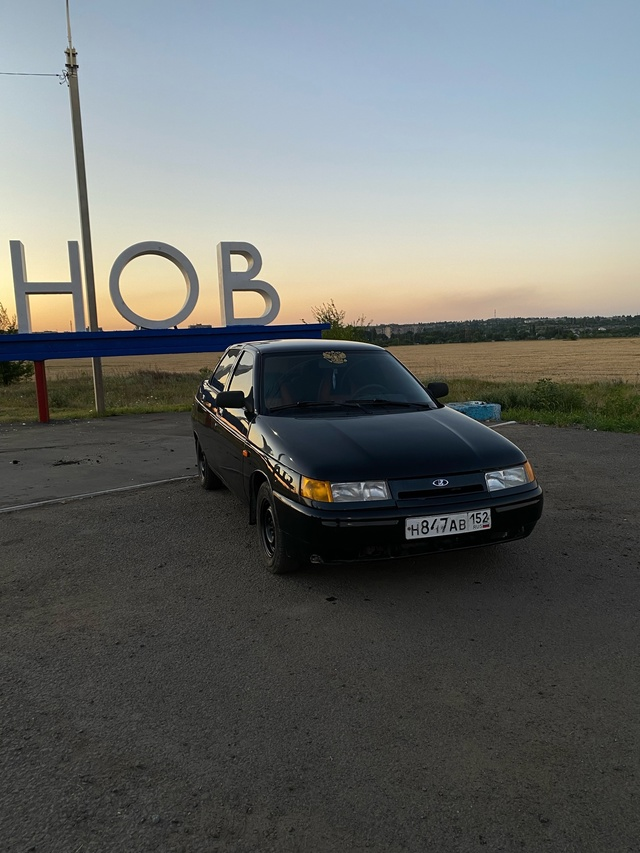 Продам ваз 2110 в отличном состоянии. 2003 года. Кузов полностью переваривался и обрабатывался . Стаканы, пороги ,лонжероны все целое. Ходовая полностью делалась, стоят в круг новые стойки, поменяна рулевая рейка. Коробка включается мягко, не выбивает и не хрустит. Двигатель 8 Кл. не дымит масло не ест. Можете делать любые проверки машина для своего года в отличном состоянии, сел и поехал, доедет куда угодно. Стоит нормальная летняя резина. Салон полностью перетянутый в кож зам. Электрика вся работает. Стоит хорошая музыка. Документы чистые, спокойно становится на учет, без каких либо проблем. Цена 270 тысяч торг. Номер телефона +79591846552