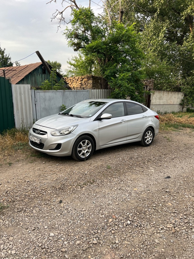 Продам Hyundai Solaris конец 2011 года,мотор 1,6 МТ. пробег 155.000 тыс.км.три собственника.По автомобилю две двери и крыло вторичный окрас,в отличном состоянии,кондиционер,подогревы сидений,электростеклоподьемники,сигнализация с автозапуском г.Краснодон цена 950.000 руб +79595123192 Дмитрий