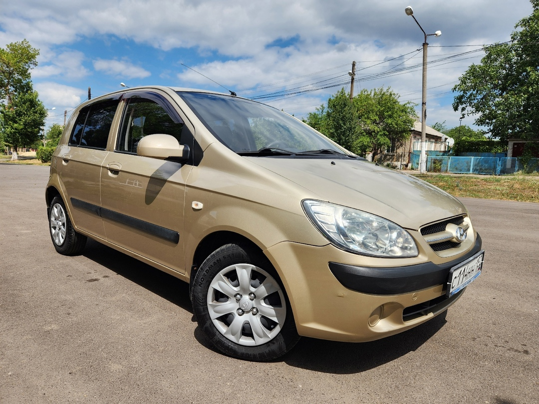 Hyundai Getz 2007год1.4 автомат,пробег 118т.км.Машина в отличном состоянии,вся целая,стекла все родные,лобовое в том числе,новая резина,сигнализация с автозапуском,кондиционер заправлен,вообщем делать не чего не нужно.Цена 690т.р Тел.+79591779797