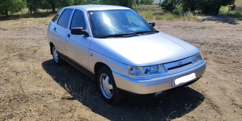 ВАЗ (LADA) 2112 1.6 MT, 2005, 75 тыс. км. Авто в очень хорошем состоянии. Не гнилая, дно и пороги в идеальном состоянии. Все двери низа целые. Двигатель и коробка без нареканий . Двигатель не дымит, масло не ест. Чистый и свежий салон. Цена 365 тыс. руб. Луганск тел. +7 959 191-75-77