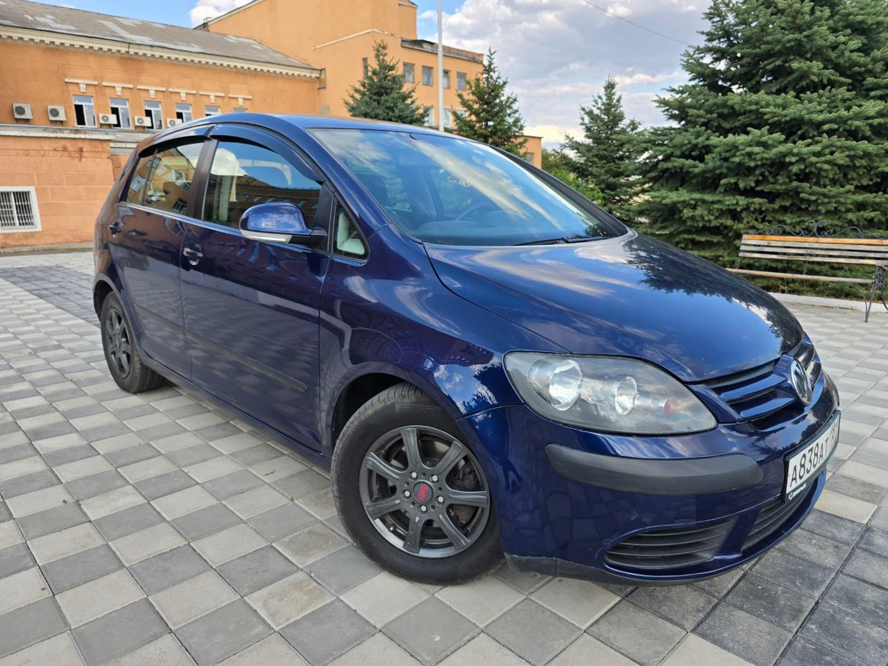 Продам Volkswagen Golf Plus 1.6 AT, 2005 год. Передний привод, автоматическая коробка передач. Пробег 178 000 км ОБМЕН НА ВАШЕ АВТО КРЕДИТ Переоформление в МРЭО Цена: 670 000 рублей. Звоните прямо сейчас +79591441400 +79595556595