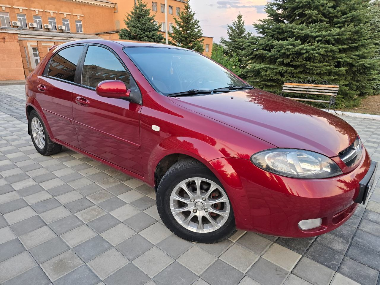 Продам Chevrolet Lacetti 1.4 MT, 2008 год. Передний привод, МКПП Пробег 167 000 км ОБМЕН НА ВАШЕ АВТО КРЕДИТ Переоформление в МРЭО Цена: 560 000 рублей. Звоните прямо сейчас +79591441400 +79595556595