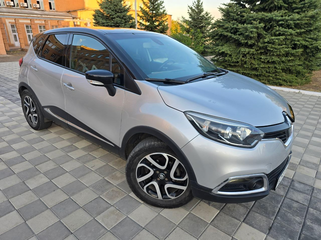 Продам Renault Captur 1.2 AMT, 2017 год. Передний привод, робот Пробег 97 000 км Машина в хорошем состоянии вложений не требует ОБМЕН НА ВАШЕ АВТО КРЕДИТ Переоформление в МРЭО Цена: 1 200 000 рублей. Звоните прямо сейчас +79591441400 +79595556595