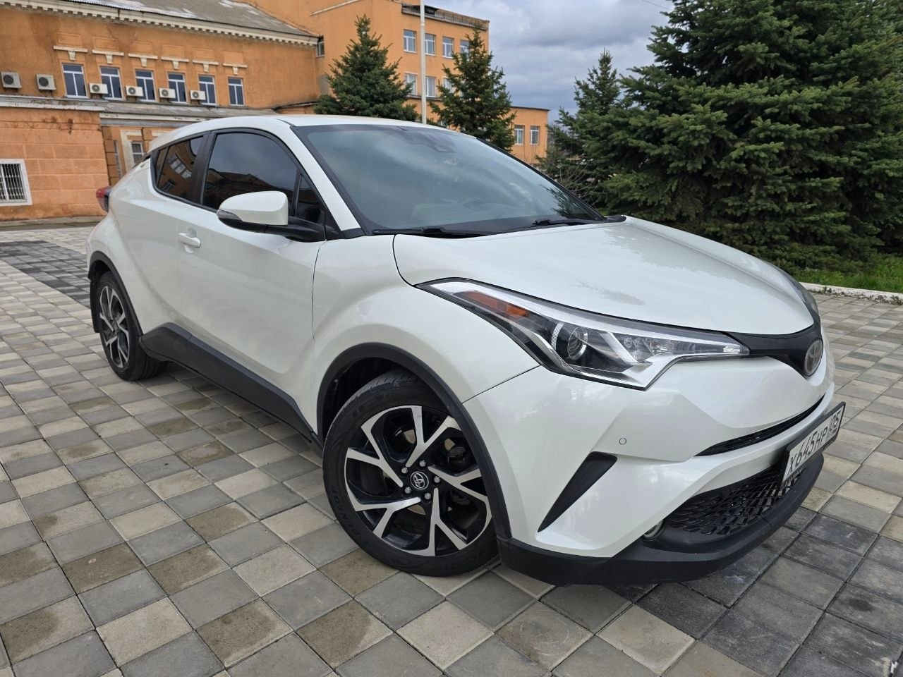 Продам Toyota C-HR 2.0 CVT, 2017 год. Передний привод, вариатор. Пробег 177 000 км Машина в хорошем состоянии ОБМЕН НА ВАШЕ АВТО КРЕДИТ Переоформление в МРЭО Цена: 1 950 000 рублей. Звоните прямо сейчас +79591441400