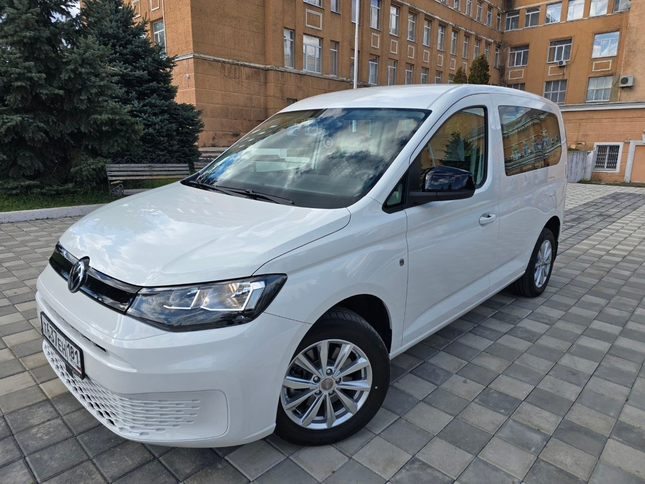 Volkswagen Caddy 1.6 MT, ПАССАЖИР 2021 год. Пробег 2700км без единого подкраса ОБСАЛЮТНО НОВОЕ АВТО Родная резина 2ключа Сенсорный монитор Цена 3 100 000 ВОЗМОЖЕН КРЕДИТ ОБМЕН +79591441400