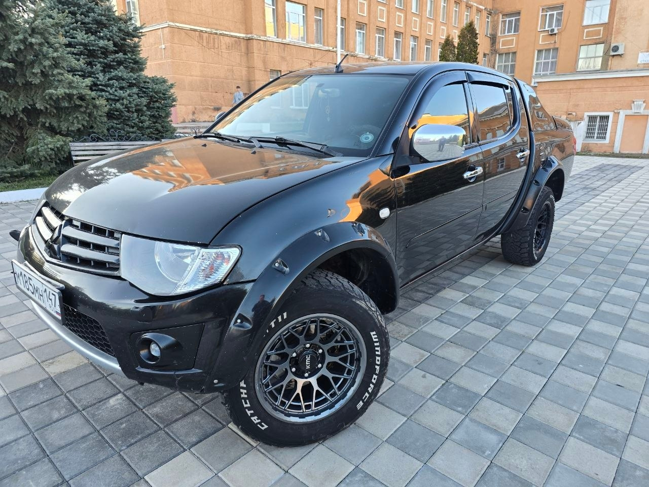 Продам Mitsubishi L200 2.5 MT 2012 год. Полный привод, МКПП. Пробег 250 000 км Машина живая все работает любое переоформление ОБМЕН НА ВАШЕ АВТО КРЕДИТ Цена: 1 100 000 рублей. Звоните прямо сейчас +79591441400