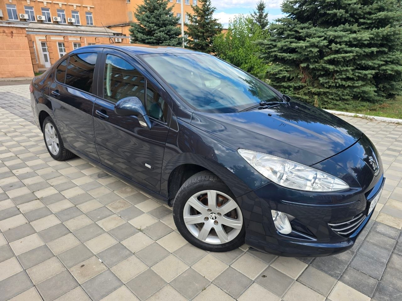 Продам Peugeot 408 1.6 AT, 2014 год. Передний привод, автомат. Пробег 237 000 км Машина в хорошем состоянии ОБМЕН НА ВАШЕ АВТО КРЕДИТ Переоформление в МРЭО Цена: 650 000 рублей. Звоните прямо сейчас +79591441400