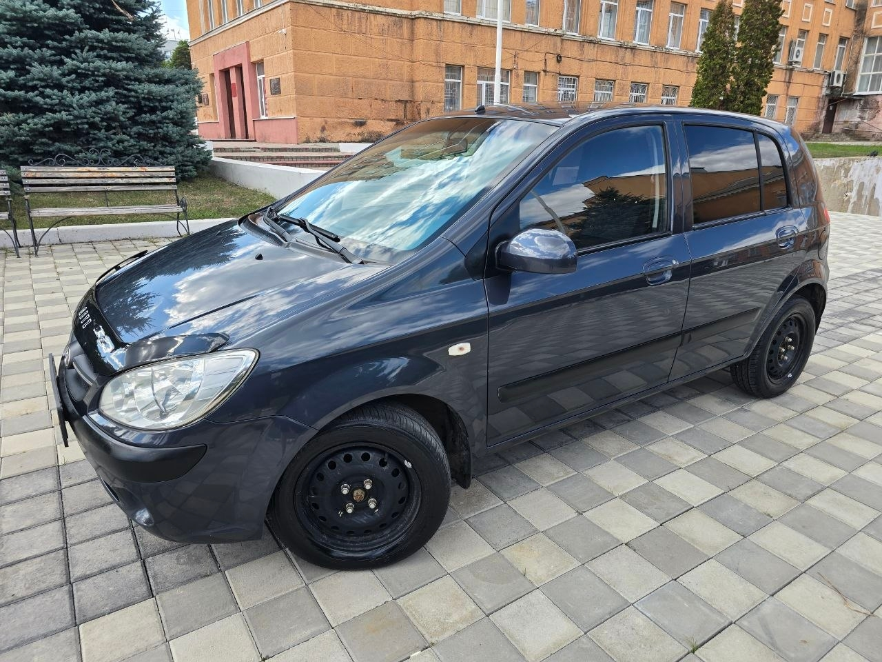 Продам Hyundai Getz 1.4 AT, 2010 год. Передний привод, автомат. Пробег 107 000 км Машина в идеальном состоянии, делать ни чего не надо, новая резина, новый АКБ ОБМЕН НА ВАШЕ АВТО КРЕДИТ Переоформление в МРЭО Цена: 680 000 рублей. Звоните прямо сейчас +79591441400